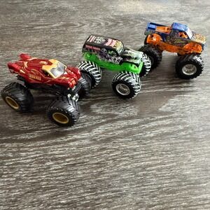 Hot Wheels Monster Jam‎ Lot of 3 Trucks Grave Digger Iron Man Stone Crusher